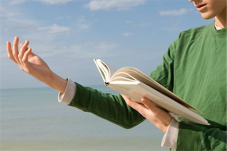 simsearch:632-03083700,k - Young male reading aloud from book at the beach Stock Photo - Premium Royalty-Free, Code: 632-03652314