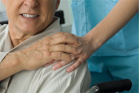 sympathy - Patient holding nurse's hand, cropped Foto de stock - Sin royalties Premium, Código: 632-03754345