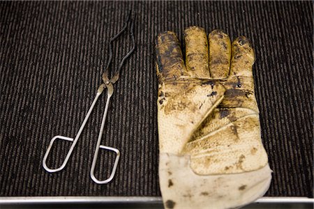 stains and discolorations - Carpet tile factory, testing lab, safety glove and crucible tongs covered in bitumen Stock Photo - Premium Royalty-Free, Code: 632-03754570