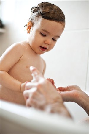 simsearch:632-05554011,k - Toddler boy taking a bath Stock Photo - Premium Royalty-Free, Code: 632-03848251