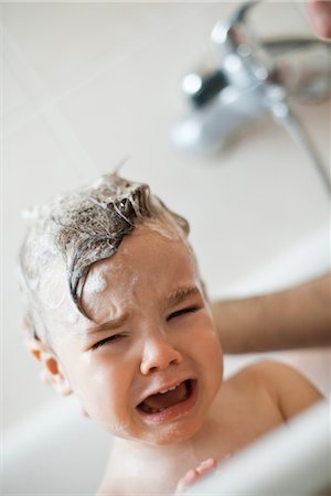 Toddler boy crying in the bath Stock Photo - Premium Royalty-Free, Code: 632-03848314