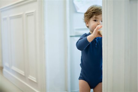 Toddler boy drinking from bottle Stock Photo - Premium Royalty-Free, Code: 632-03848364