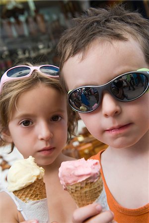 Young siblings eating ice cream cones Stock Photo - Premium Royalty-Free, Code: 632-03898066