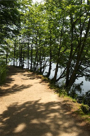 path, water - Hiking trail along lake Foto de stock - Sin royalties Premium, Código: 633-05401624