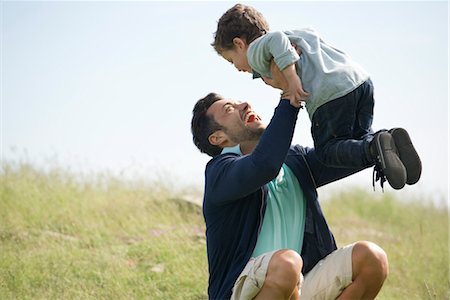 simsearch:632-03848361,k - Father and young son playing outdoors Stock Photo - Premium Royalty-Free, Code: 633-05401749