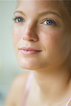 Young woman looking up, portrait Stock Photo - Premium Royalty-Free, Code: 633-05402063