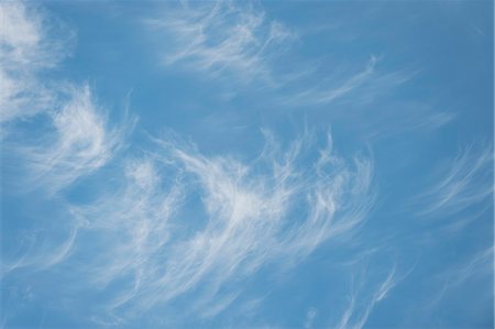 simsearch:633-06322603,k - Wispy clouds in blue sky Stock Photo - Premium Royalty-Free, Code: 633-06322325