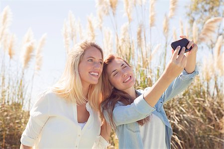 simsearch:632-07674444,k - Friends posing for selfie Stock Photo - Premium Royalty-Free, Code: 633-08150737