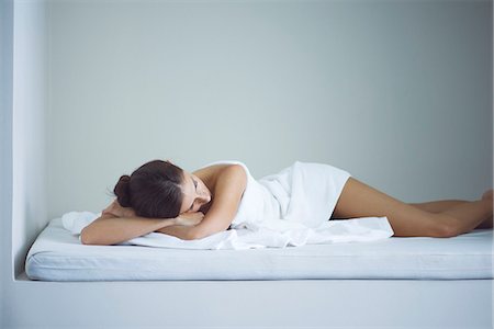 simsearch:633-06354677,k - Woman napping at spa after beauty treatment Stock Photo - Premium Royalty-Free, Code: 633-08151056