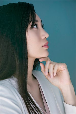 simsearch:632-08130128,k - Woman daydreaming with hand under chin Stock Photo - Premium Royalty-Free, Code: 633-08639089