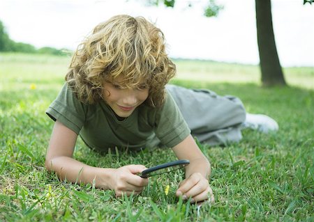 simsearch:633-05401710,k - Boy lying in grass with magnifying glass Stock Photo - Premium Royalty-Free, Code: 633-01273078