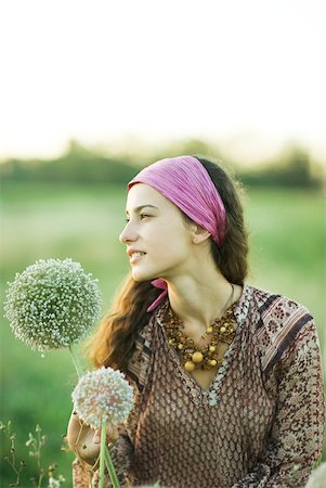 simsearch:859-03983201,k - Young hippie woman with allium, portrait Stock Photo - Premium Royalty-Free, Code: 633-01574163