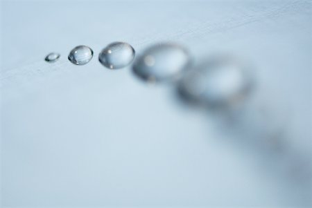 Drops of water in line Foto de stock - Sin royalties Premium, Código: 633-01574212
