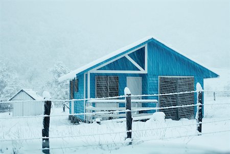 Chalet dans la neige Photographie de stock - Premium Libres de Droits, Code: 633-01574427
