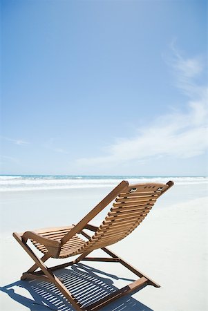 EmZSy lounge chair on beach Stock Photo - Premium Royalty-Free, Code: 633-01574609