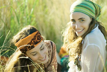 simsearch:633-01715612,k - Two young women sitting in field Stock Photo - Premium Royalty-Free, Code: 633-01573262