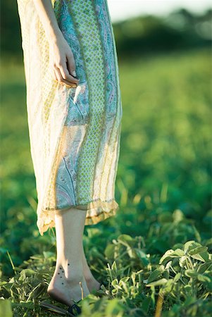 simsearch:695-03378125,k - Young woman standing in field, low section Stock Photo - Premium Royalty-Free, Code: 633-01573277