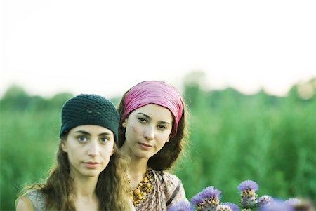 simsearch:859-03983201,k - Young women standing in field, thistle in foreground Stock Photo - Premium Royalty-Free, Code: 633-01573290