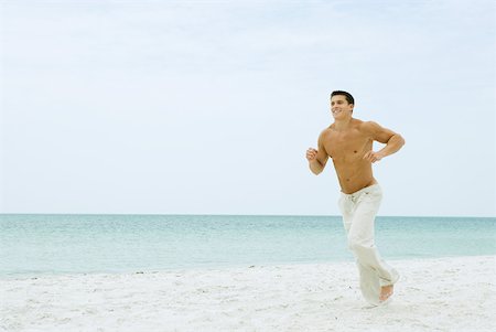simsearch:633-01715682,k - Man running on beach, full length Stock Photo - Premium Royalty-Free, Code: 633-01715181