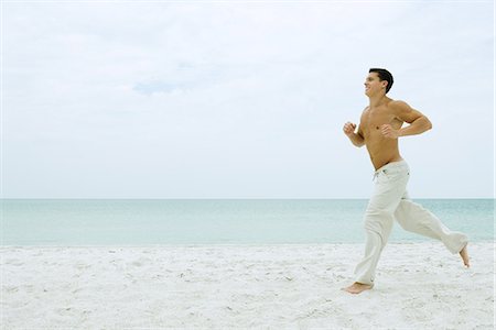 simsearch:633-01715682,k - Man running on beach, full length, side view Stock Photo - Premium Royalty-Free, Code: 633-01715182