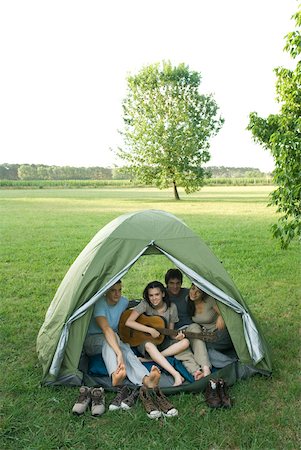 simsearch:632-01150248,k - Friends in tent together Foto de stock - Sin royalties Premium, Código: 633-01715613