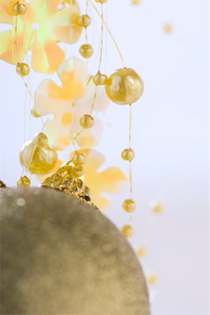 simsearch:633-02418107,k - Gold ornament and decorative garland, close-up Stock Photo - Premium Royalty-Free, Code: 633-02418093