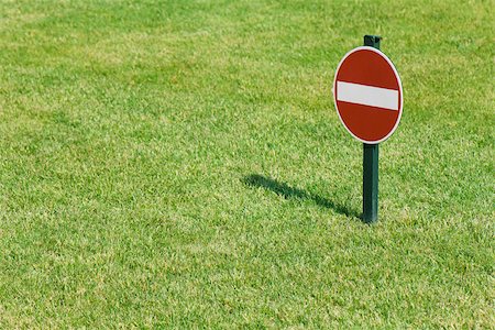 park sign - Do not enter sign on grass Foto de stock - Sin royalties Premium, Código: 633-02691269