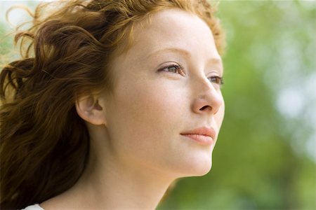 simsearch:632-05401320,k - Young woman looking away in thought, portrait Stock Photo - Premium Royalty-Free, Code: 633-03444701