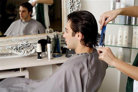 simsearch:644-01435840,k - Jeune homme ayant une coupe de cheveux Photographie de stock - Premium Libres de Droits, Code: 644-01435842