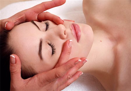Woman having facial massage Foto de stock - Sin royalties Premium, Código: 644-01435963