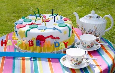 simsearch:700-03698239,k - Birthday cake with teapot and cups Stock Photo - Premium Royalty-Free, Code: 644-01436454