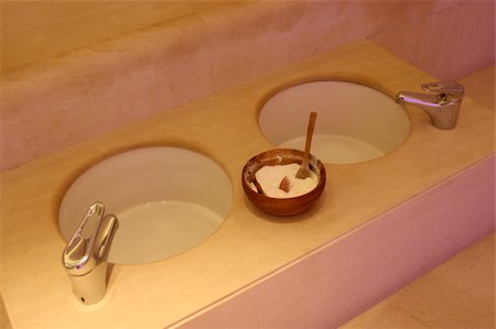 Bathroom sink with spa treatment Stock Photo - Premium Royalty-Free, Code: 644-01436693