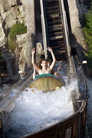 Teenagers posing in amusement park Foto de stock - Sin royalties Premium, Código: 644-01825739