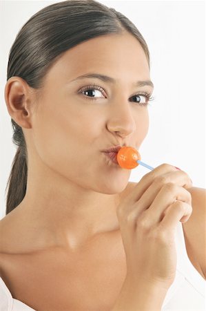 simsearch:644-02153053,k - Female young adult eating a lollipop Foto de stock - Sin royalties Premium, Código: 644-02152684