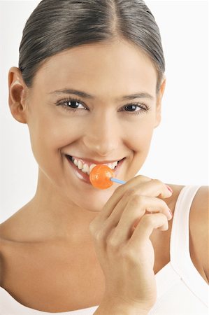 simsearch:644-02153053,k - Female young adult eating a lollipop Foto de stock - Sin royalties Premium, Código: 644-02152686