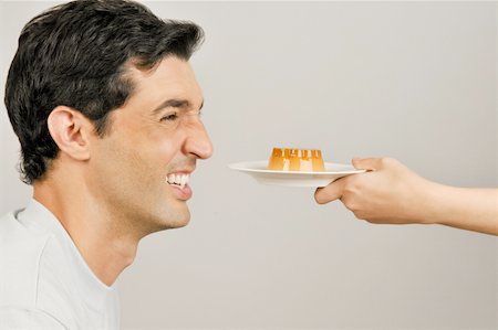 simsearch:644-02153088,k - Young male adult being offered a dessert Stock Photo - Premium Royalty-Free, Code: 644-02152983