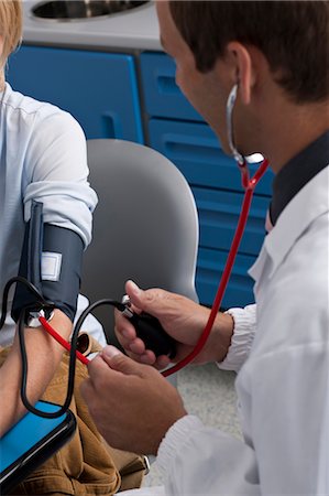 simsearch:644-03659685,k - Doctor taking patient's blood pressure Stock Photo - Premium Royalty-Free, Code: 644-03659524