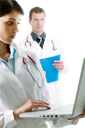 simsearch:644-03659685,k - Doctor with laptop computer and doctor with medical chart Stock Photo - Premium Royalty-Free, Code: 644-03659632