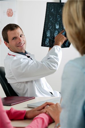 skeleton woman - Doctor showing MRI to patient Stock Photo - Premium Royalty-Free, Code: 644-03659674