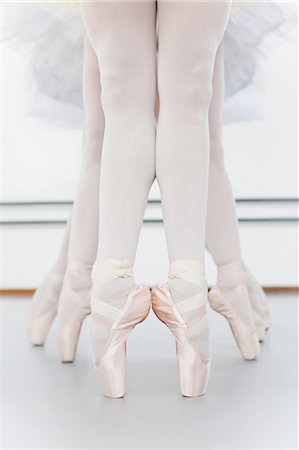 perfect fit - Ballet dancers' feet on pointe Stock Photo - Premium Royalty-Free, Code: 649-04247992