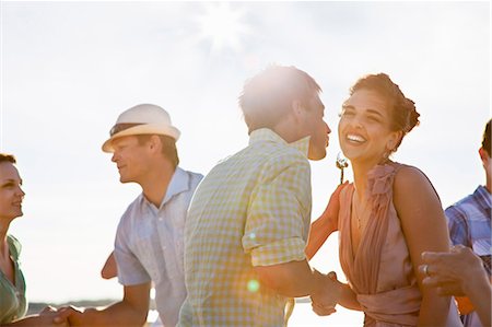 Couples talking on beach Foto de stock - Sin royalties Premium, Código: 649-04248556