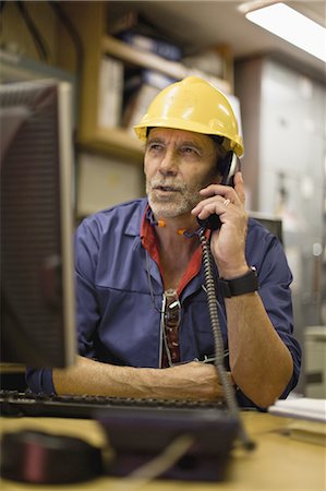 Worker talking on phone in office Stock Photo - Premium Royalty-Free, Code: 649-04827687