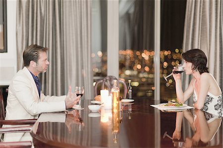 Couple having romantic dinner at home Stock Photo - Premium Royalty-Free, Code: 649-05521643