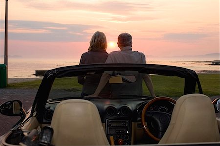 sunrise with couple - Couple admiring sunset in convertible Stock Photo - Premium Royalty-Free, Code: 649-05555511