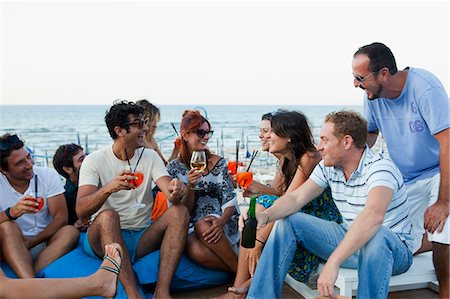 friends talking outside - Friends drinking together outdoors Stock Photo - Premium Royalty-Free, Code: 649-05649299