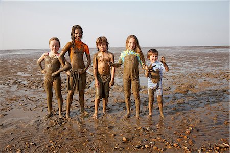simsearch:649-03769746,k - Children covered in mud on rocky beach Stock Photo - Premium Royalty-Free, Code: 649-05656908