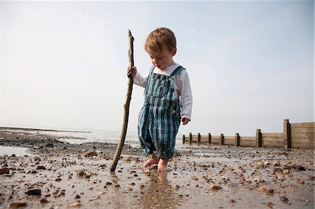 simsearch:649-03775589,k - Toddler playing with stick on beach Stock Photo - Premium Royalty-Free, Code: 649-05656920