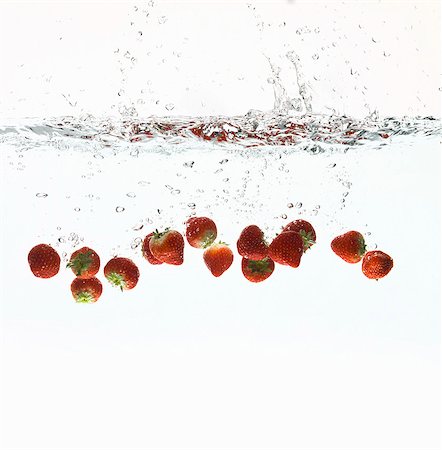 Strawberries splashing in water Stock Photo - Premium Royalty-Free, Code: 649-05802358