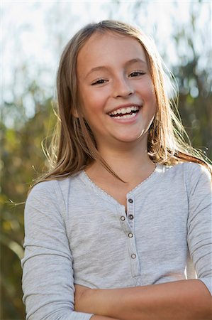 simsearch:649-05819818,k - Smiling girl standing outdoors Foto de stock - Sin royalties Premium, Código: 649-05819864