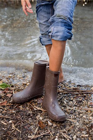 remove - Girl taking off rain boots by pond Stock Photo - Premium Royalty-Free, Code: 649-05819872